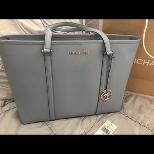 BRAND NEW NEVER BEEN USED MICHAEL KORS bag& wallet